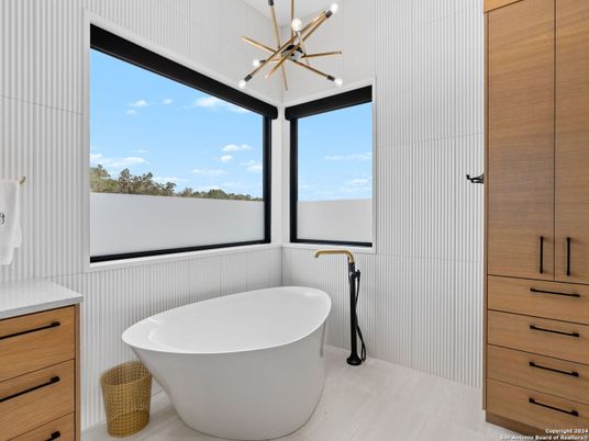 Bathroom, Free Standing Baths, Interior, Pendant Lights