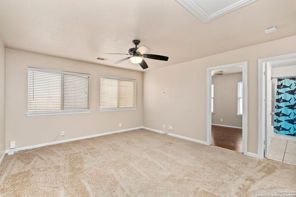 Empty room, Interior