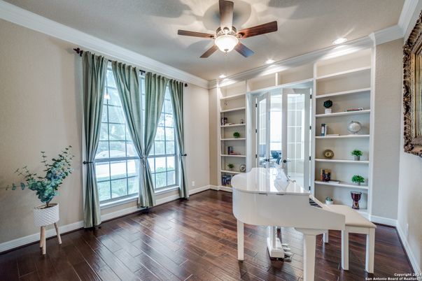 Interior, Piano, Recessed Lighting, Wood Texture Flooring