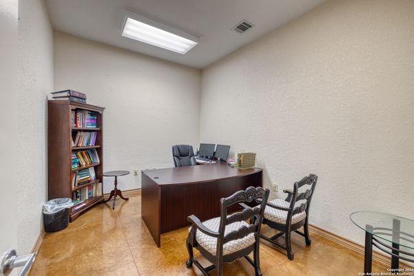 Home Office, Interior