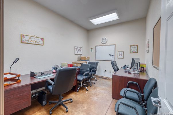 Home Office, Interior