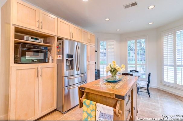 Dining room, Interior, Kitchen, Recessed Lighting, Stainless Steel Appliances