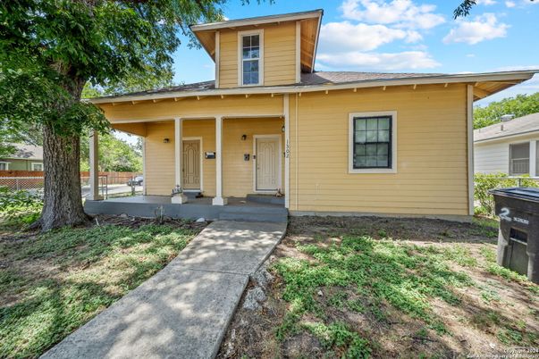 Exterior, Facade, American Foursquare