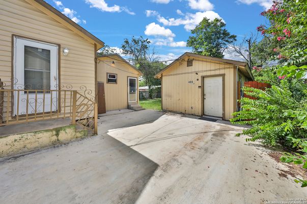 Detached Garage, Exterior
