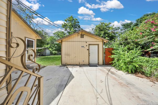 Detached Garage, Exterior