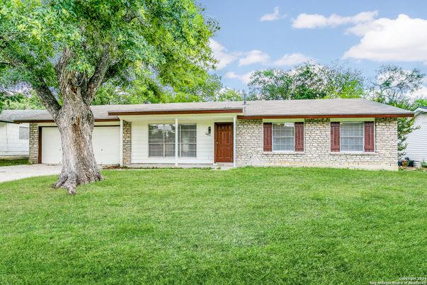Attached, Backyard, Exterior, Facade, Brick Facade, Ranch