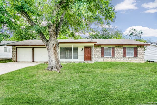 Attached, Backyard, Exterior, Facade, Brick Facade, Ranch