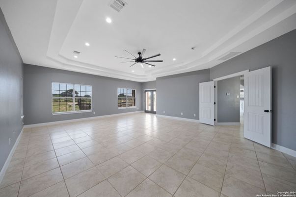 Empty room, Interior, Recessed Lighting