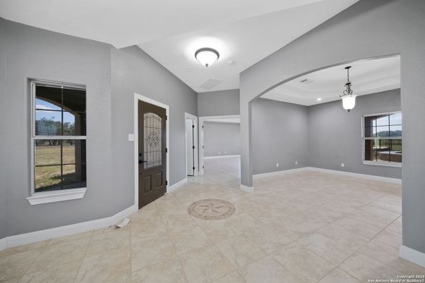 Empty room, Interior, Pendant Lights