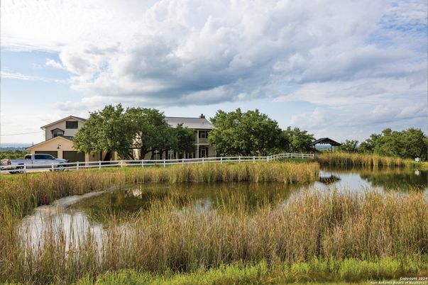 Exterior, Lake