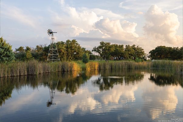 Exterior, Lake