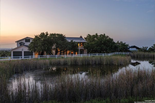 Exterior, Lake