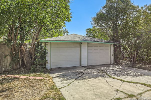 Detached Garage, Exterior