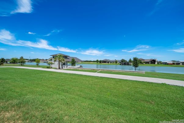 Exterior, Lake