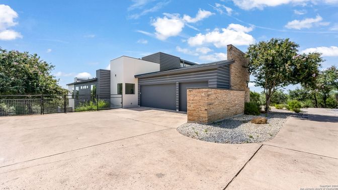 Attached, Exterior, Facade, Modern