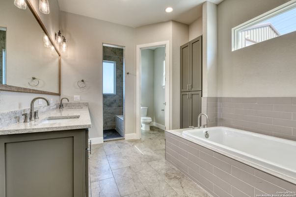 Bathroom, Dual Sink Vanities, Interior, Recessed Lighting