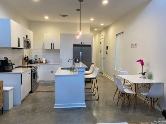 Dining room, Interior, Kitchen, Pendant Lights, Recessed Lighting, Stainless Steel Appliances