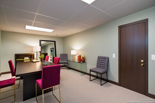 Home Office, Interior