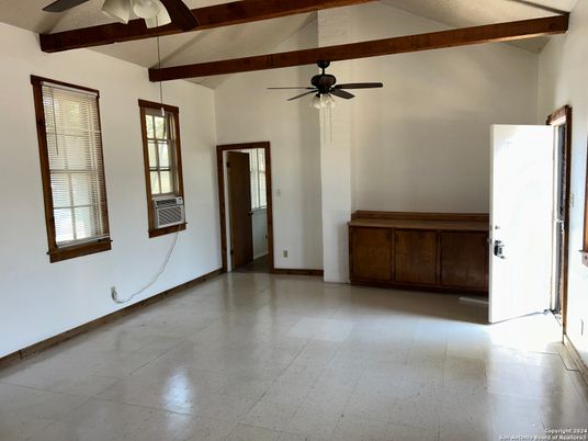Empty room, Interior, Wooden Beams