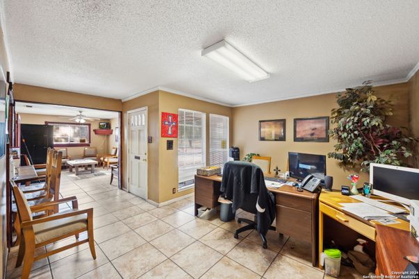 Home Office, Interior