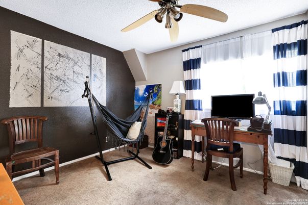Home Office, Interior