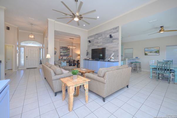 Dining room, Interior, Living room, Pendant Lights, Recessed Lighting
