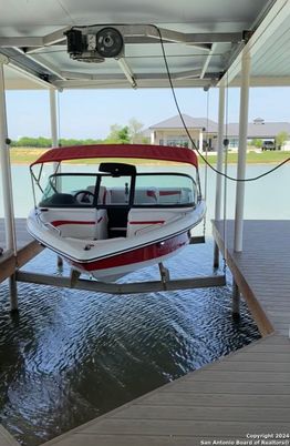 Exterior, Lake