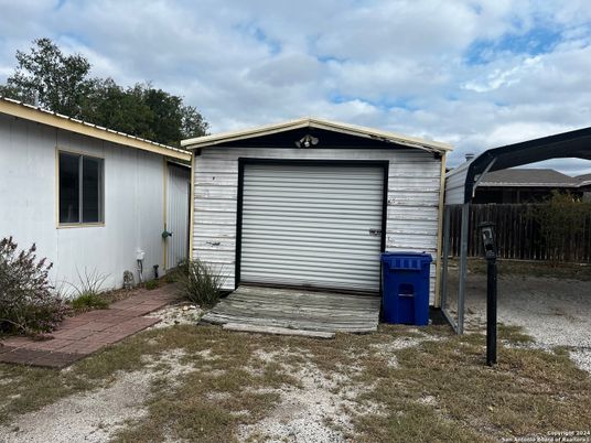 Detached Garage, Exterior