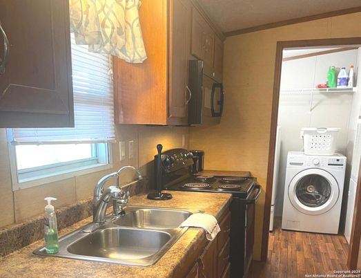 Interior, Kitchen, Washer, Wood Texture Flooring