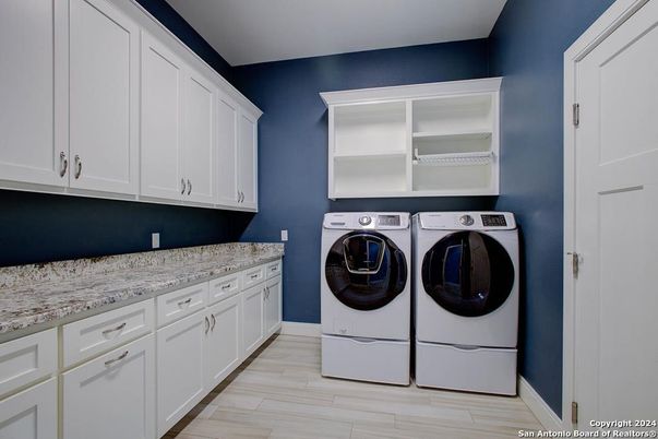 Interior, Washer, Wood Texture Flooring
