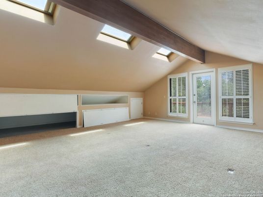 Empty room, Interior, Wooden Beams
