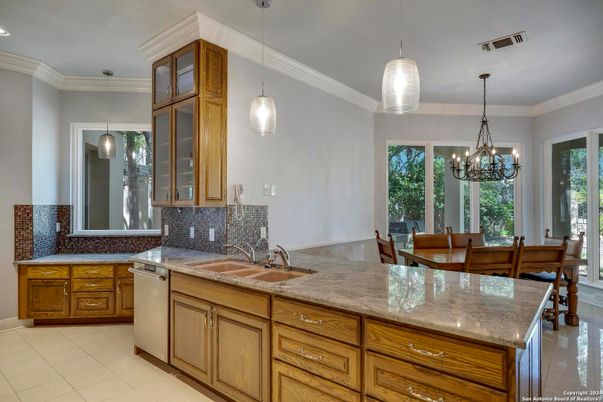 Chandelier, Dining room, Interior, Kitchen, Pendant Lights, Recessed Lighting, Tile Countertops