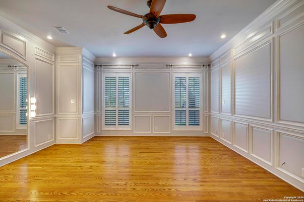 Empty room, Interior, Recessed Lighting, Wood Texture Flooring