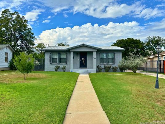 Backyard, Exterior, Facade, Ranch