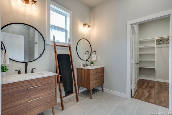 Bathroom, Interior, Walk-in Closets, Wood Texture Flooring