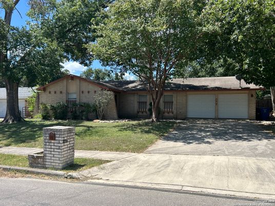 Attached, Exterior, Facade, Brick Facade, Ranch