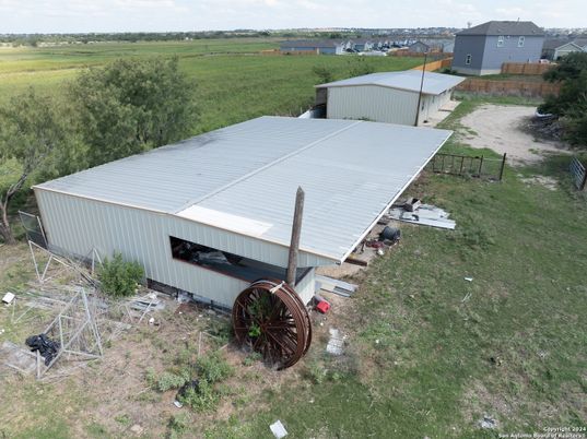Exterior, Drone