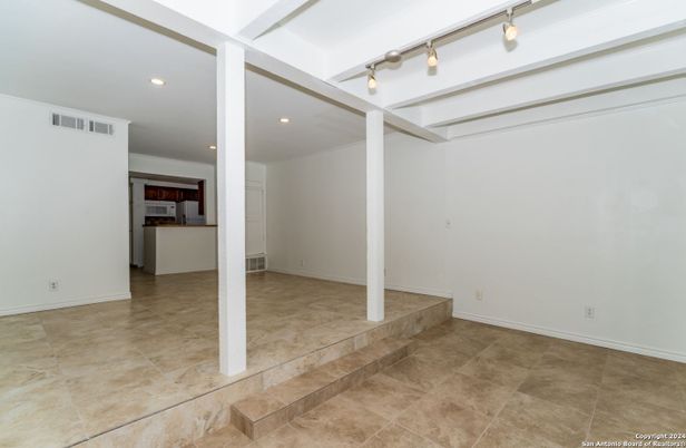Empty room, Interior, Recessed Lighting