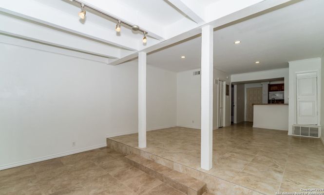 Empty room, Interior, Recessed Lighting