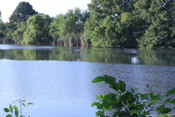 Exterior, Lake