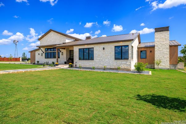 Backyard, Exterior, Facade, Ranch