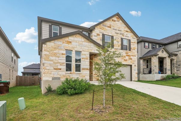 Attached, Exterior, Facade, Brick Traditional