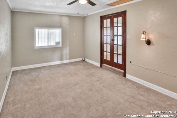 Empty room, Interior