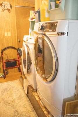 Interior, Utility Closets, Washer, Wood Texture Flooring