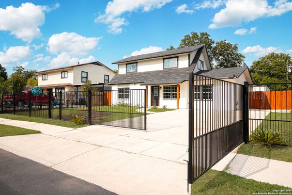 Backyard, Exterior, Facade, Farmhouse