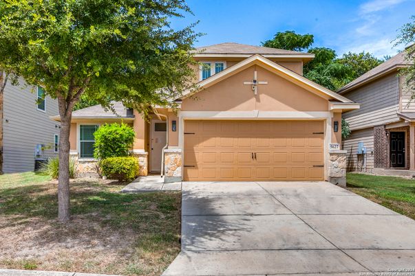 Attached, Exterior, Facade, American Craftsman