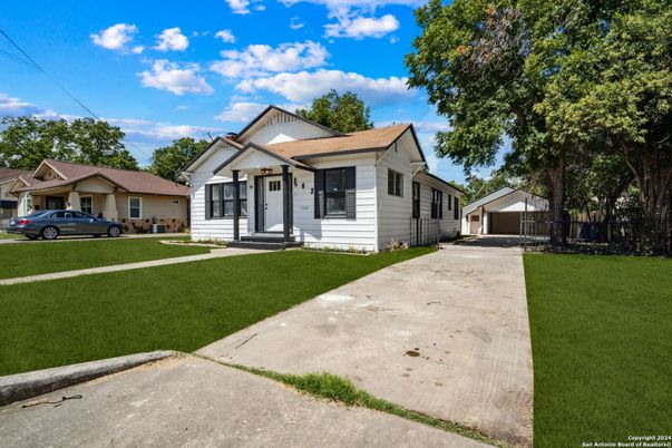 Backyard, Exterior, Facade, Farmhouse