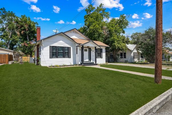 Backyard, Exterior, Facade, Farmhouse
