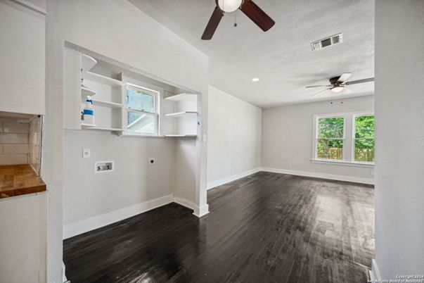 Empty room, Interior, Recessed Lighting, Wood Texture Flooring