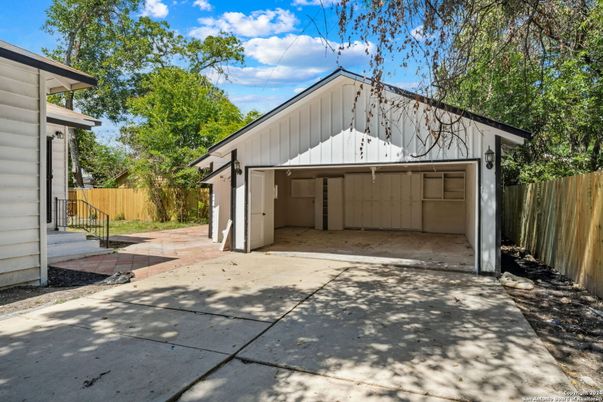 Detached Garage, Exterior